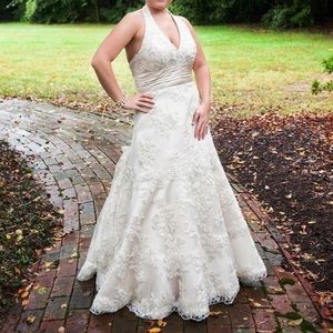 Oleg cassini wedding gown